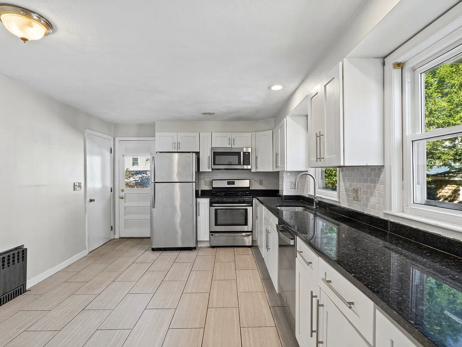 21 Quincy St — Photo 3