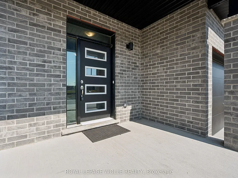 40 Moon Cres — Photo 3