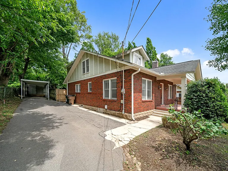 1710 Gale Ln — Photo 2