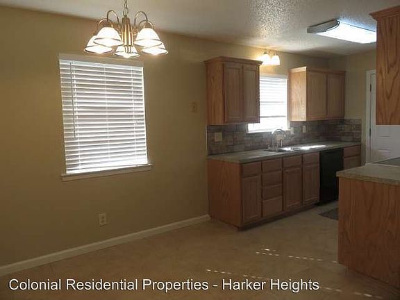 4th image of 1510 West Ln