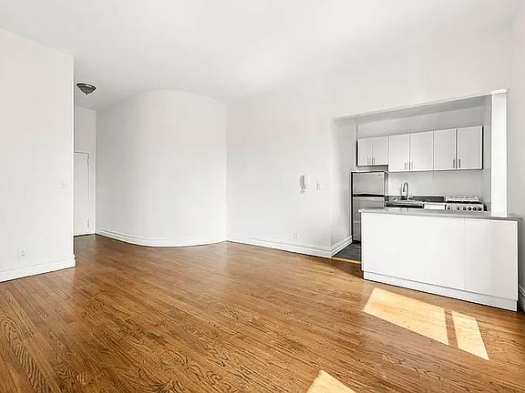 3rd image of 154 W 70th St APT 7F