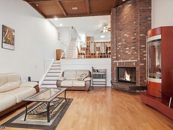 3rd image of 117 Marion Dr #117