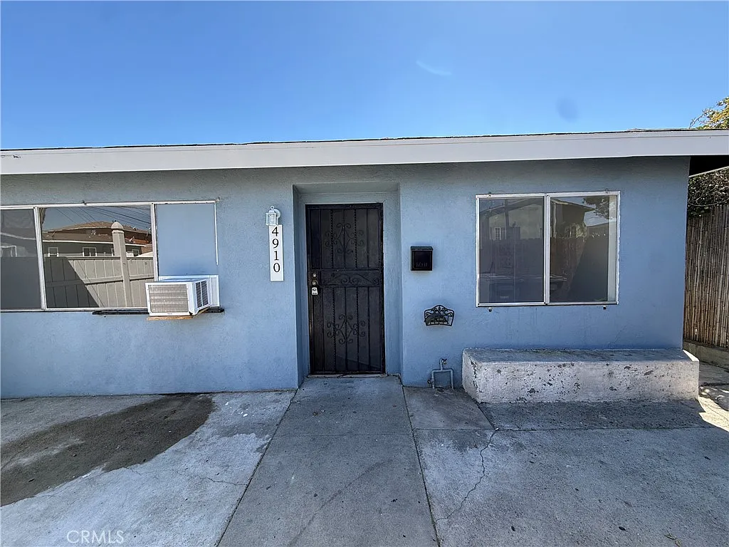 2 bed, 973 sqft, $2,400 — Photo 2