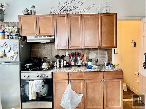 5th image of 507 Manhattan Ave #2