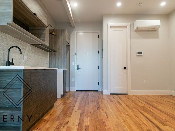 4th image of 48 Jefferson St #2R