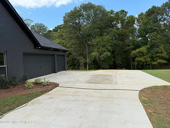3rd image of 934 Mullican Rd