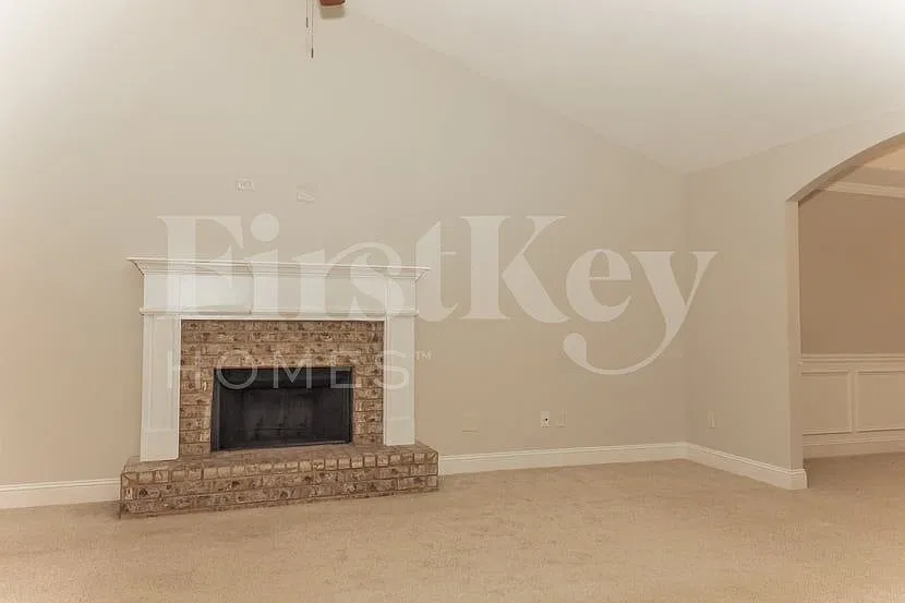 4 bed, 2.5 bath, 2194 sqft, $2,450 — Photo 3