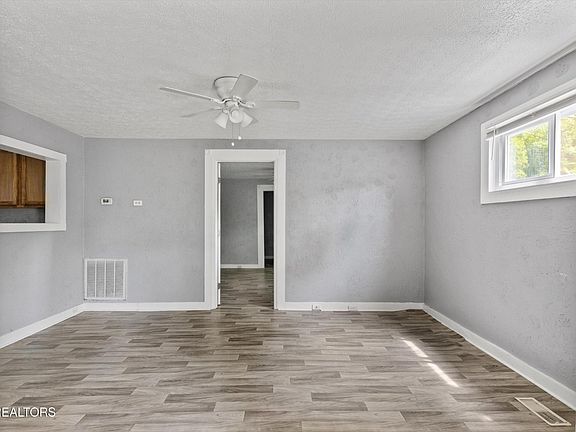 5th image of 5802 N Broadway St
