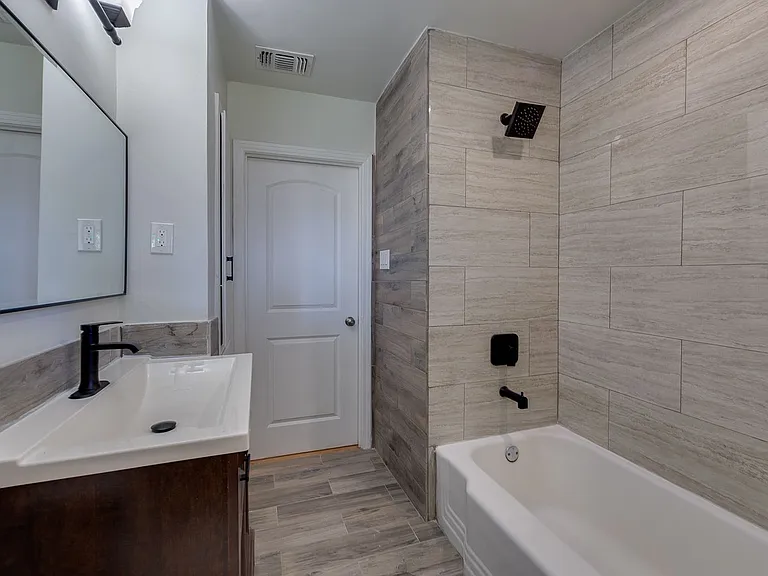 470 Dresden Dr — Photo 18