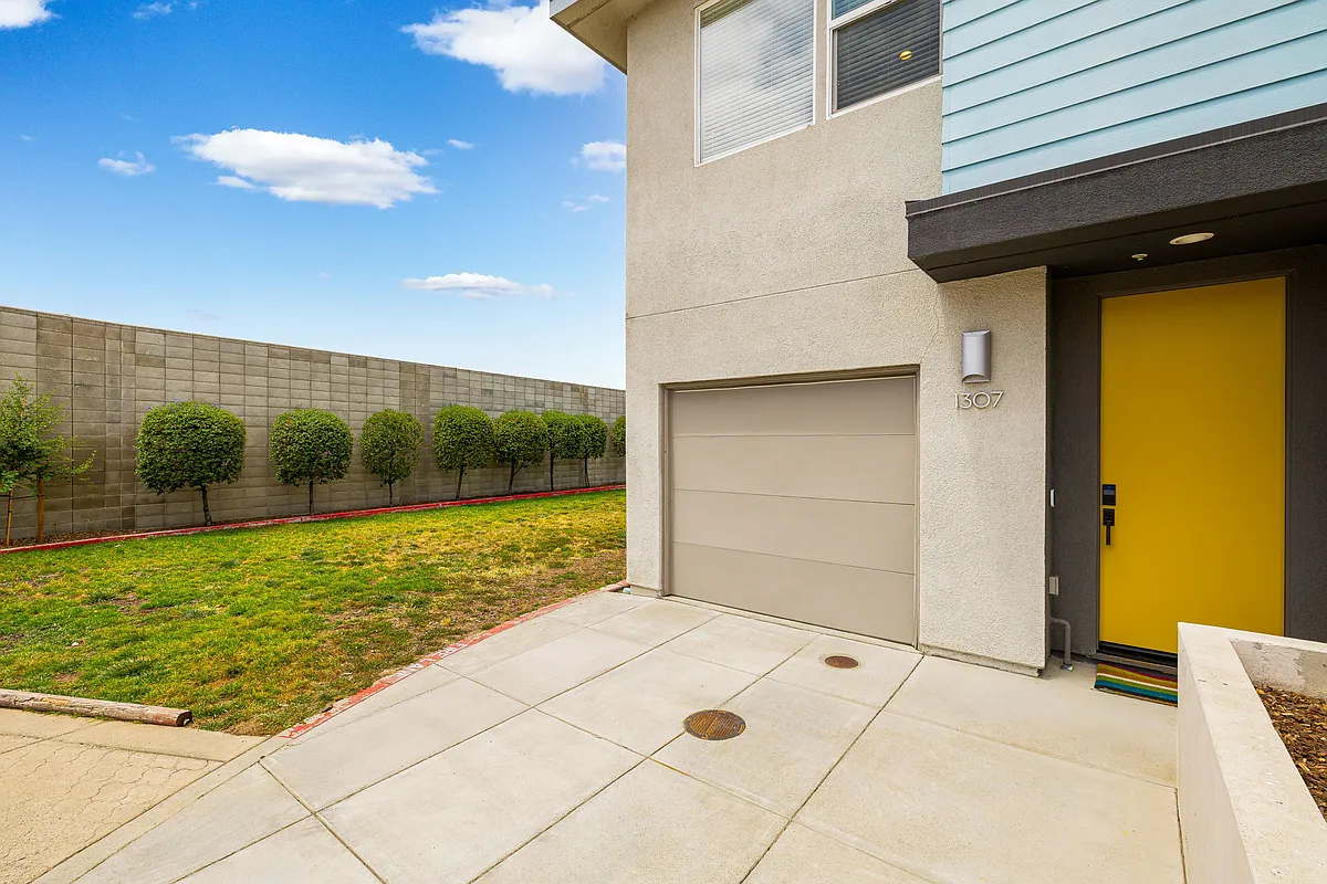 Building Photo - Pullman Way