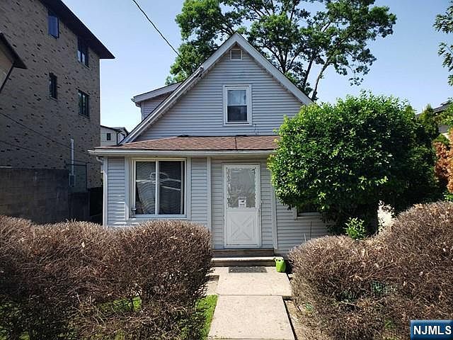 1st image of 236 E Palisades Blvd