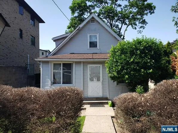 236 E Palisades Blvd, Palisades Park, NJ 07650