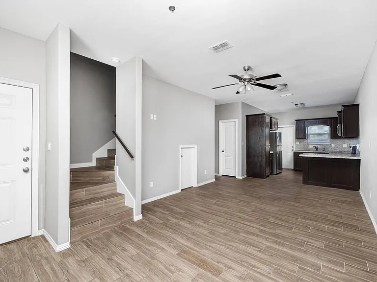 1400 Hummingbird Ct #10 — Photo 5