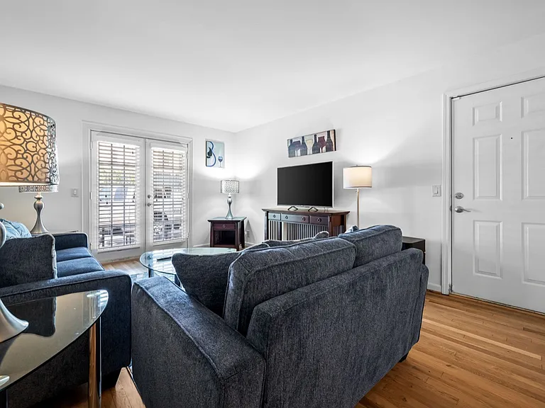 2905 Burch Ave #3 — Photo 5