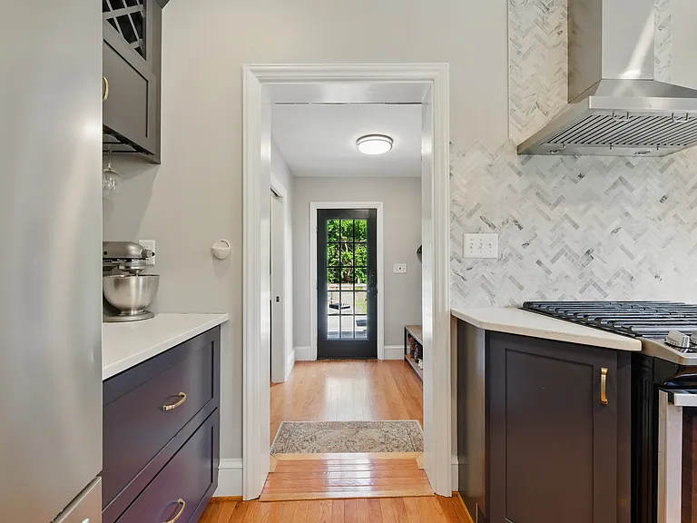 5010 Gosnold Ave — Photo 30