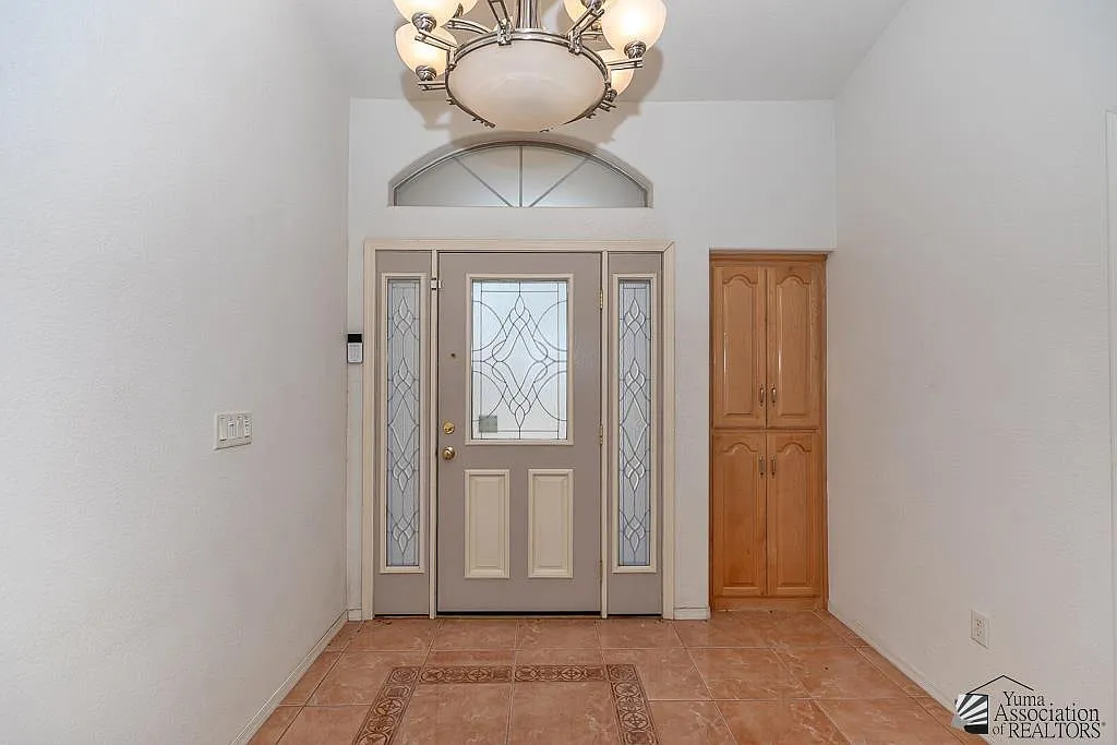 3 bed, 2.0 bath, 2165 sqft, $2,100 — Photo 4