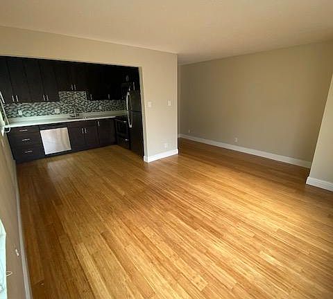 5th image of 3334 Fillmore St APT 105