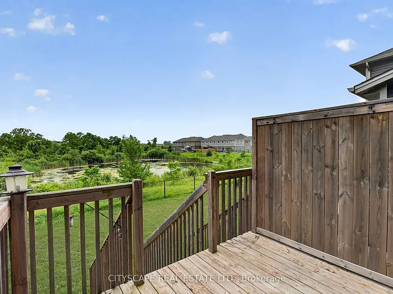 27 Lamb Cres — Photo 2