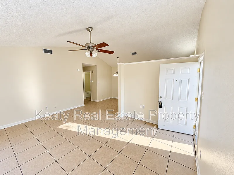 2 bed, 2.0 bath, 1200 sqft, $925 — Photo 4