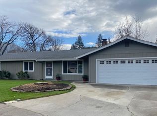 118 Hickory Dr, Rogue River, OR 97537