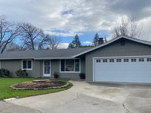 118 Hickory Dr, Rogue River, OR 97537