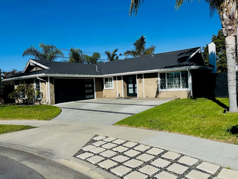 6501 Corrine Cir — Photo 1