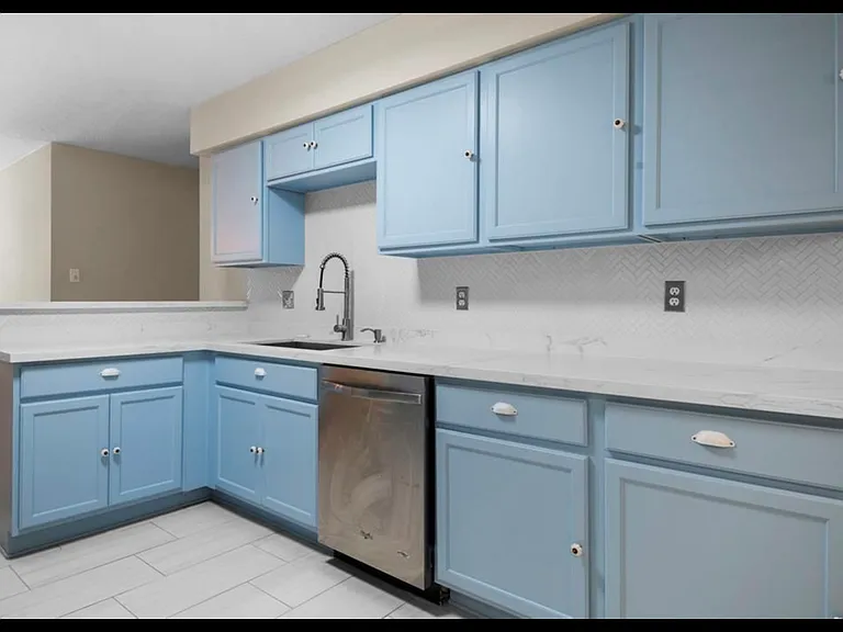 2311 Lexington Woods Dr — Photo 17