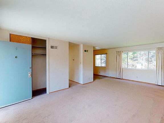 4th image of 444 Warren Dr #6