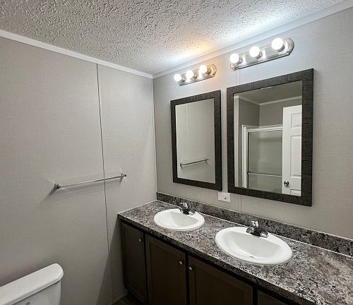 5th image of 100 Fox Meadows Dr
