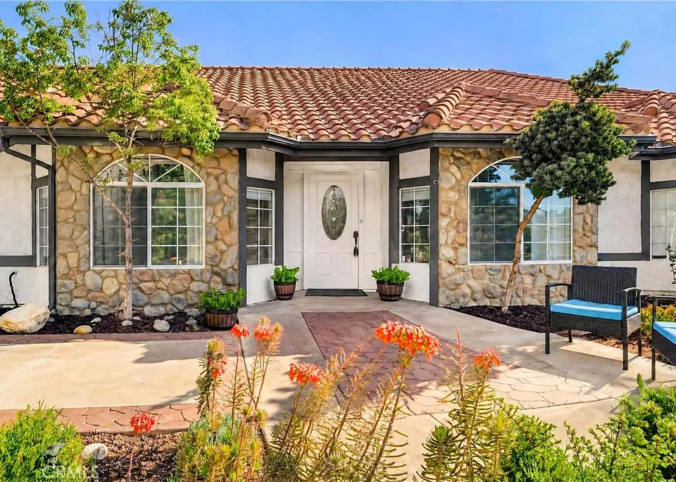 2043 Vista Valle Verde Dr