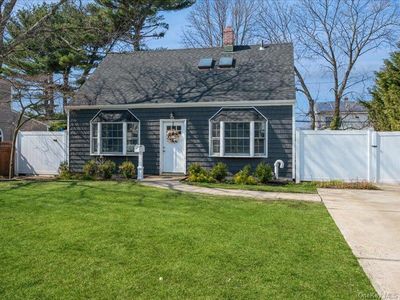 8 Crabtree Lane, Levittown, NY, 11756