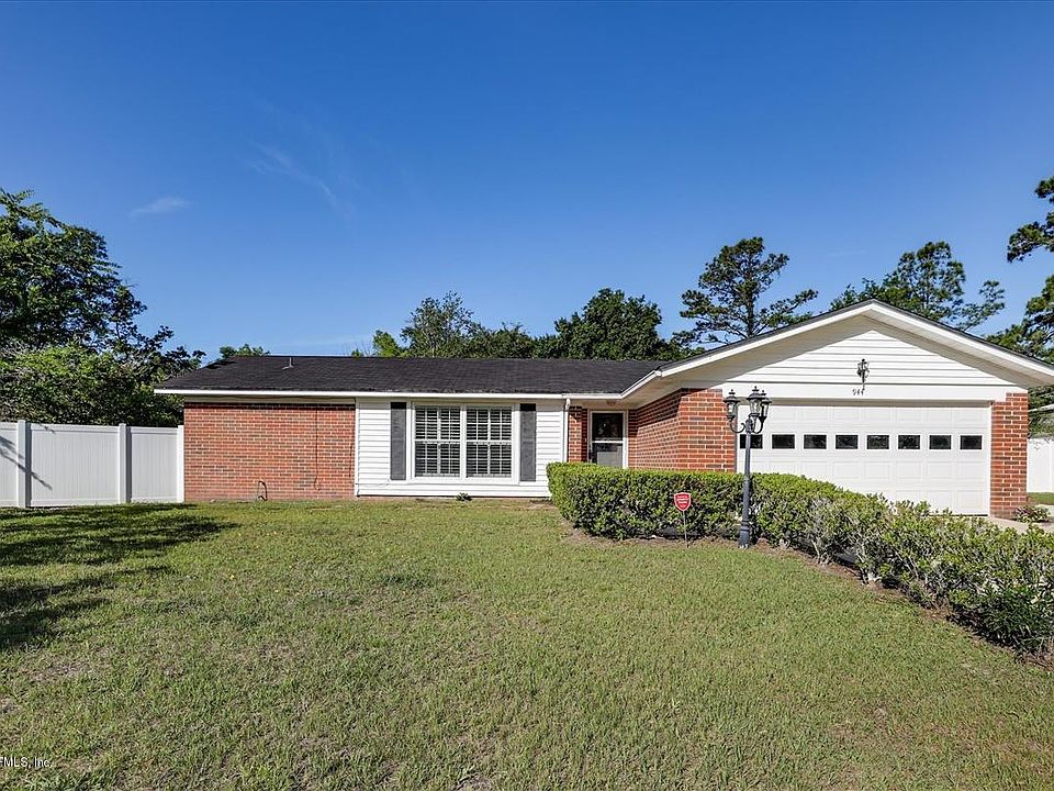 1st image of 944 Boxwood Ct