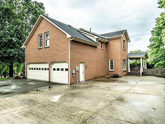 3rd image of 424 Sweetgum Dr