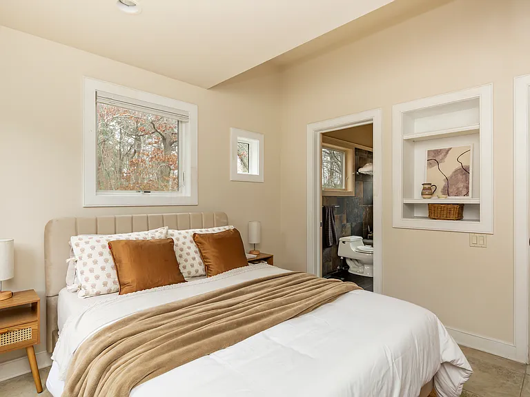 18 Spring Pond Ln — Photo 24