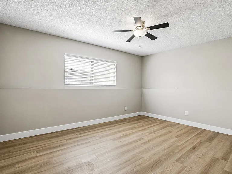Brighton Place Apartments — Photo 33