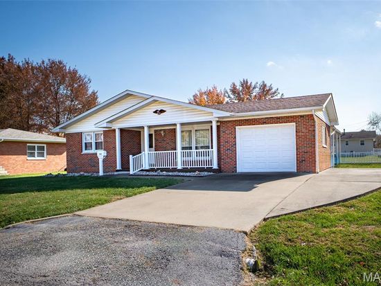 542 W 3rd St, Trenton, IL 62293