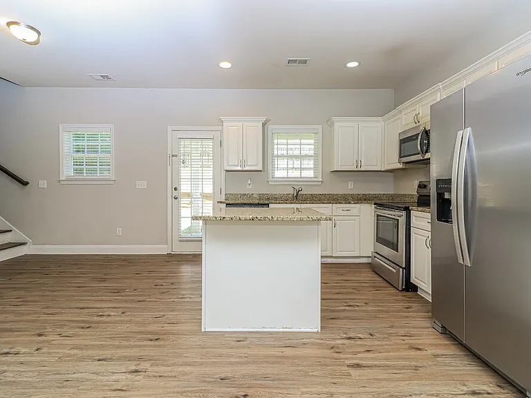 77 Rosemont Ct — Photo 10