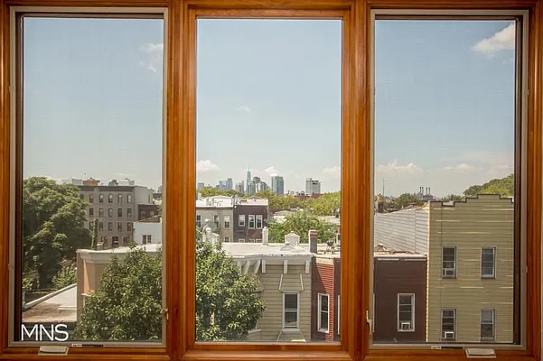 Rented by MNS Marketing | media 30