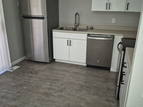 3rd image of 61 Lima St