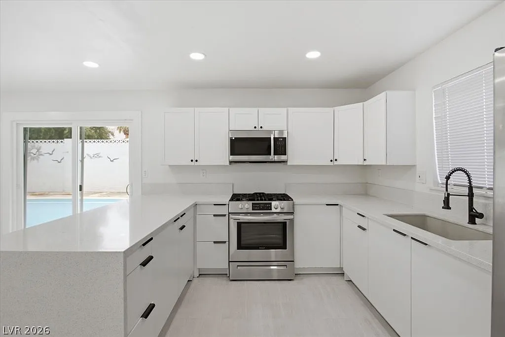 4 bed, 1757 sqft, $3,650 — Photo 3