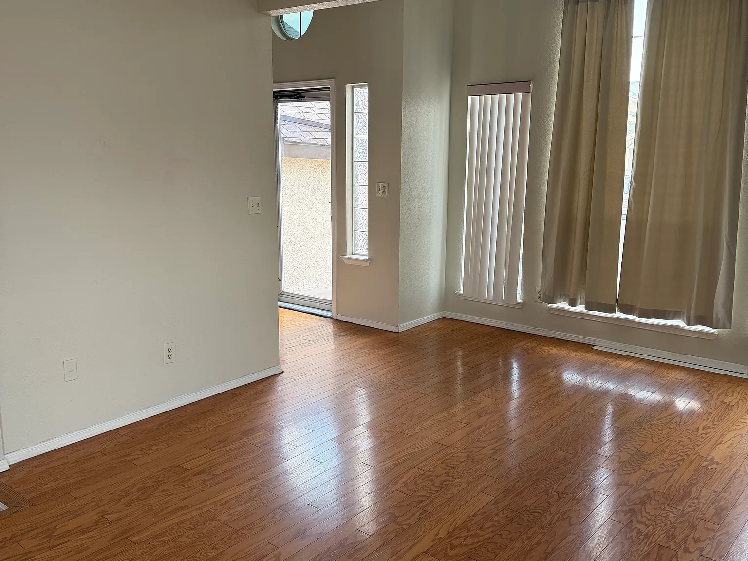3 bed, 2.5 bath, 1650 sqft, $1,950 — Photo 2