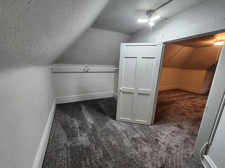 210 Radcliffe St — Photo 24