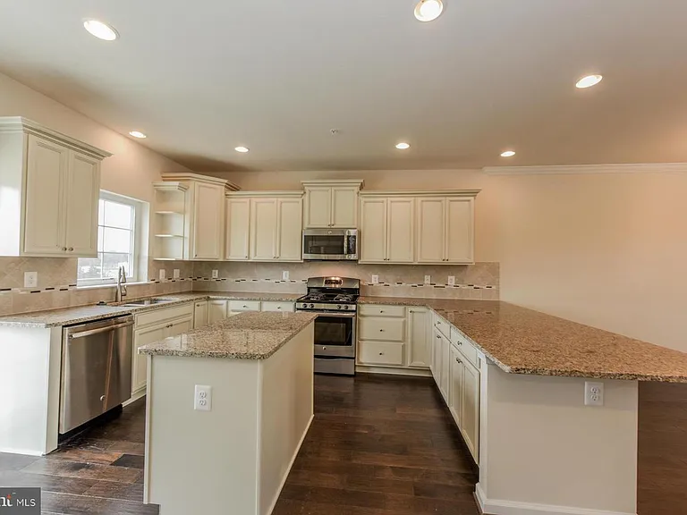 7443 Saint Margarets Blvd — Photo 12