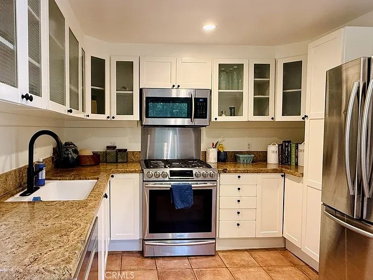 7621 Norton Ave — Photo 10