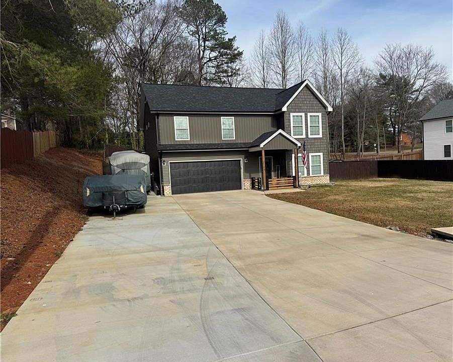 1st image of 2709 Farmbrook Rd