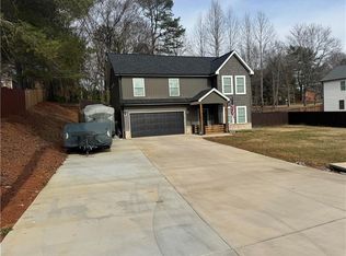 2709 Farmbrook Rd, Winston Salem, NC 27103