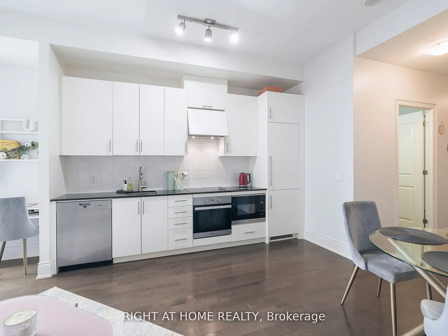 1 bed, $2,400 — Photo 3