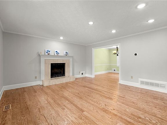 2nd image of 1020 Forest Park Ln