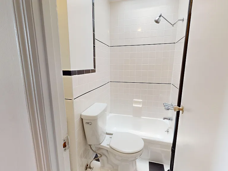 90 Berry St #4L — Photo 7