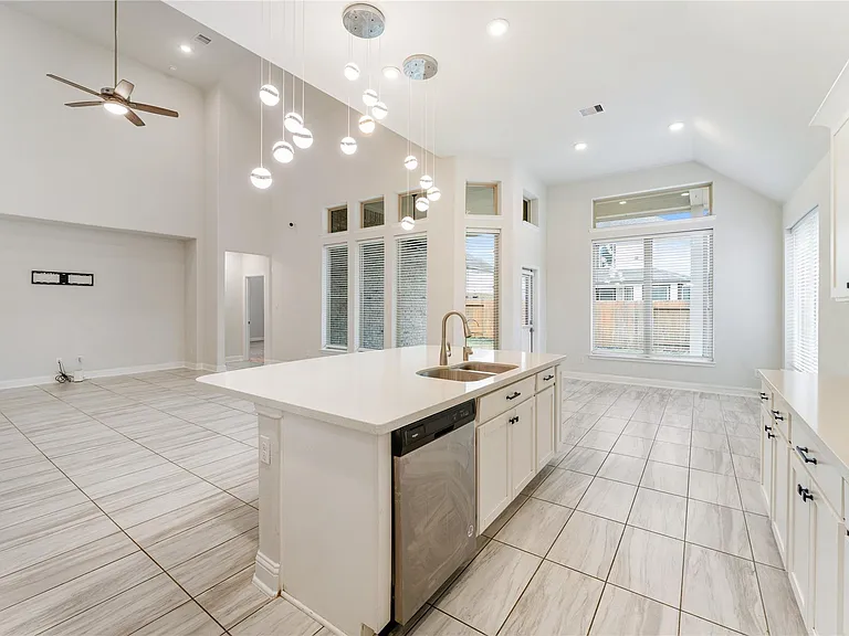 7623 Water Glen Ln — Photo 15